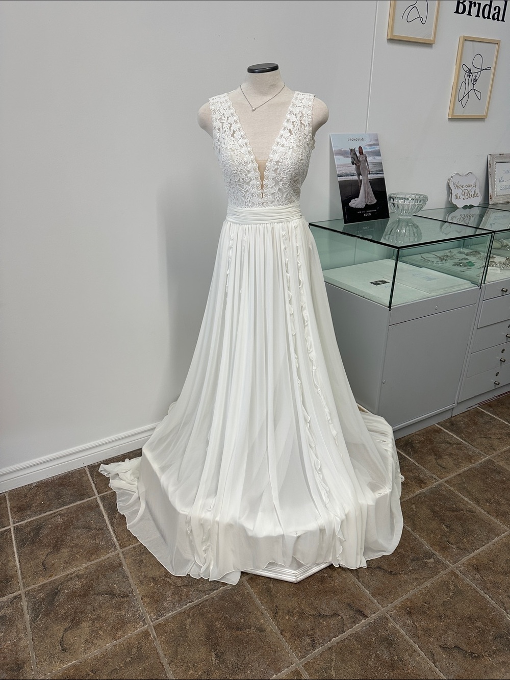 Elegant White Lace V-Neck Bridal Dress